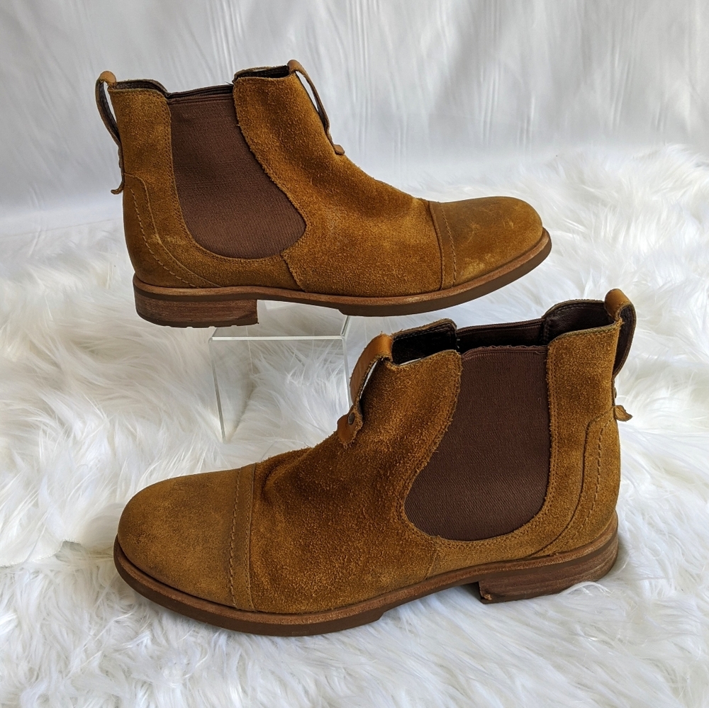 UGG Men's Suede  Chelsea Boots